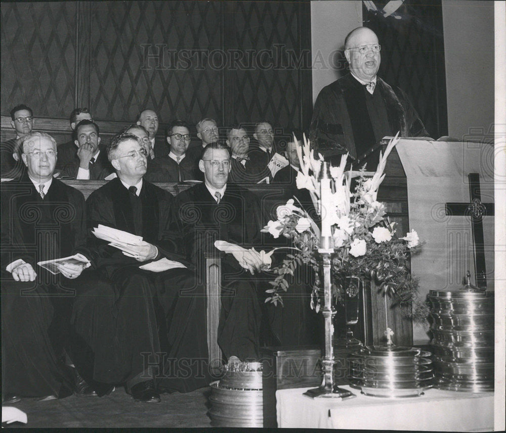 1952 Press Photo Bishop Magee at Rook River Conference - Historic Images