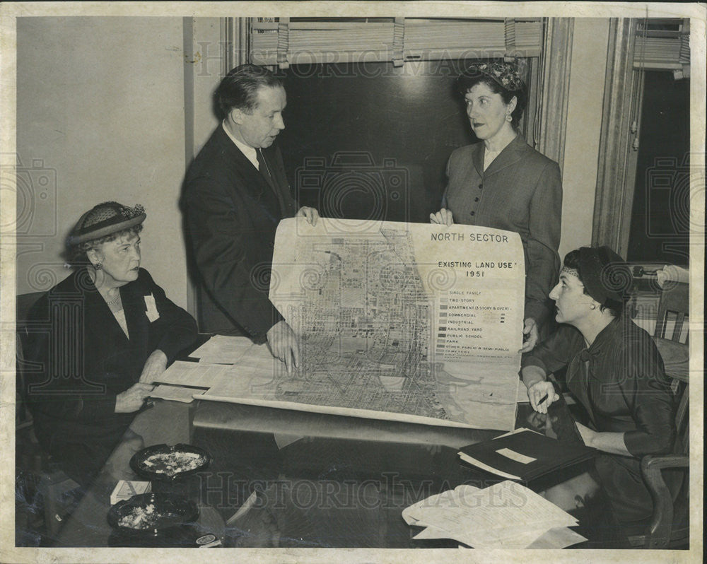 1953 Press Photo Group Holds Anti-Crime Action Meeting - Historic Images