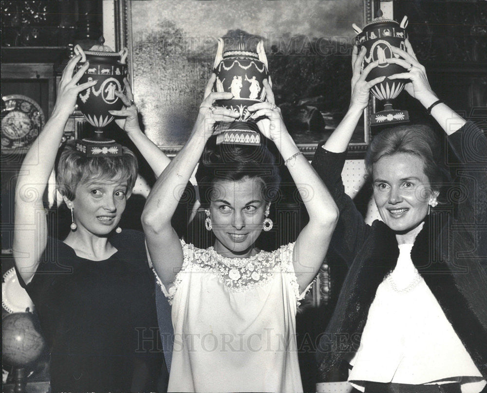 1967 Press Photo Mrs Kirk MacKinnon,Mrs Lester Rudy,Mrs James Dowdall - Historic Images