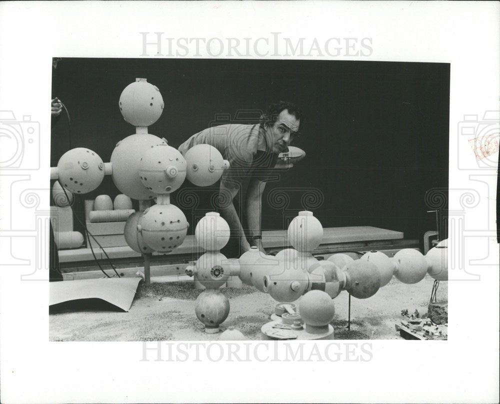 1977 Press Photo Producer Director Colin Low National Film Board Canada - Historic Images