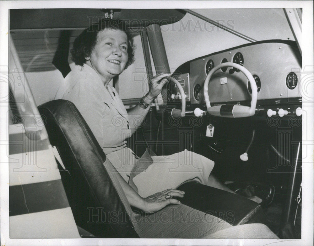 1955 Press Photo Beatrice MacPherson pilot Piper Tri-Pacer - Historic Images