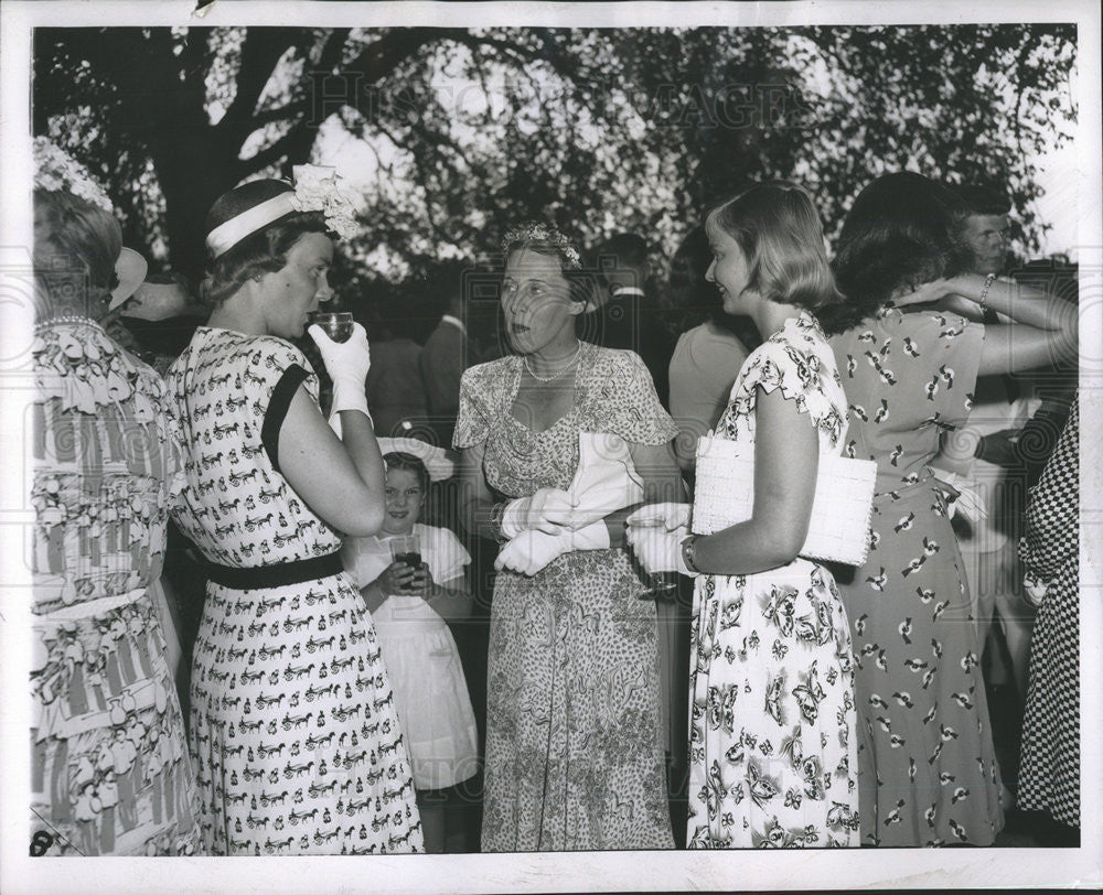 1947 Press Photo Mrs Charlton Ogburn,Mrs Harrison Manierre,Peggy Aldis - Historic Images