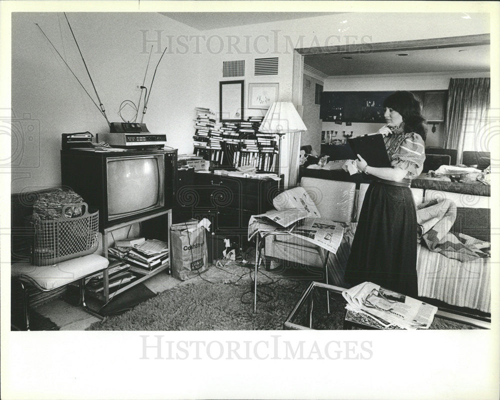 1984 Press Photo Carole Manna Professional Organizer At Work - Historic Images