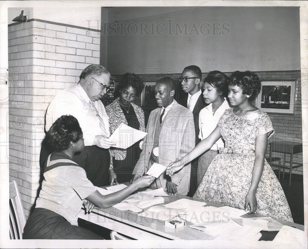 1961 Press Photo William McBride, Principal Of Farragut High School And Students - Historic Images