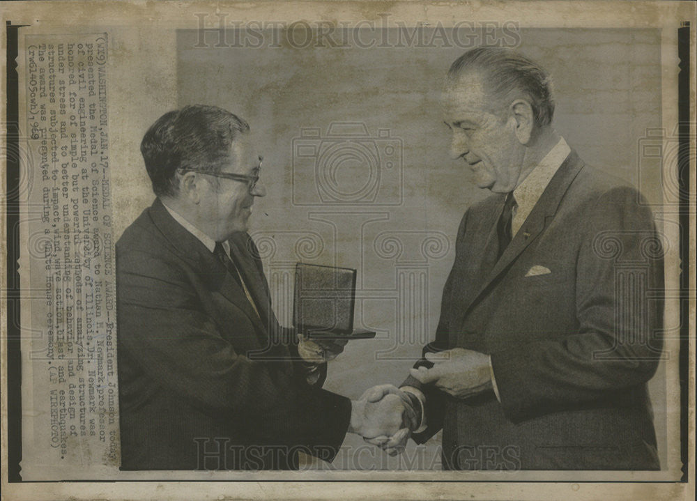 1969 Press Photo President Johnson Medal of Science Award Nathan M. Newark - Historic Images