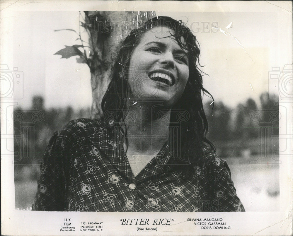 1951 Press Photo Copy Silvano Mangano In The Rain In "Bitter Rice" - Historic Images