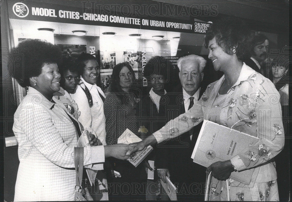 1974 Press Photo volunteers who received awards - Historic Images