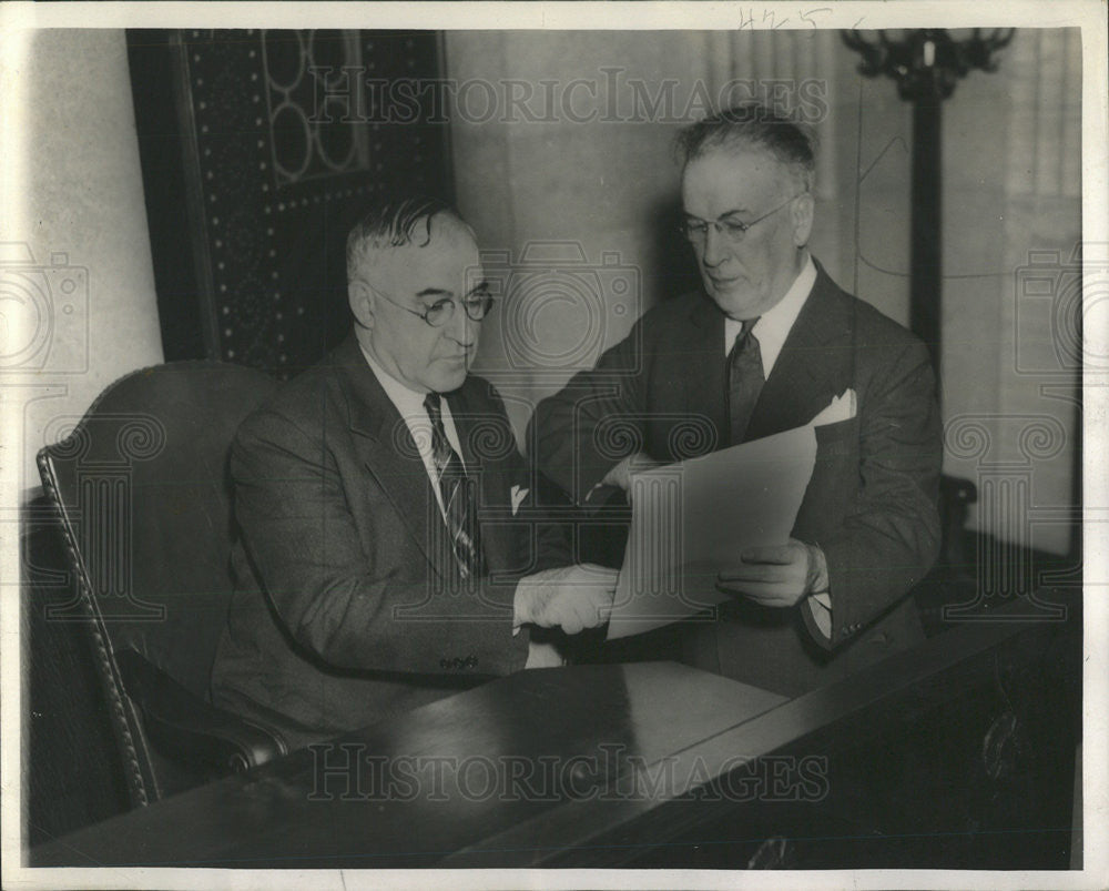 1939 Press Photo Criminal Judge Sbabaro and Atty.Wm.D.McKinley Murder Trial - Historic Images