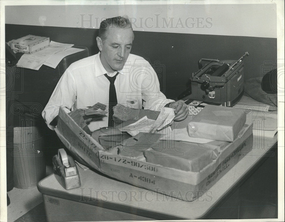 1964 Press Photo Police Bust Gambling Ring - Historic Images