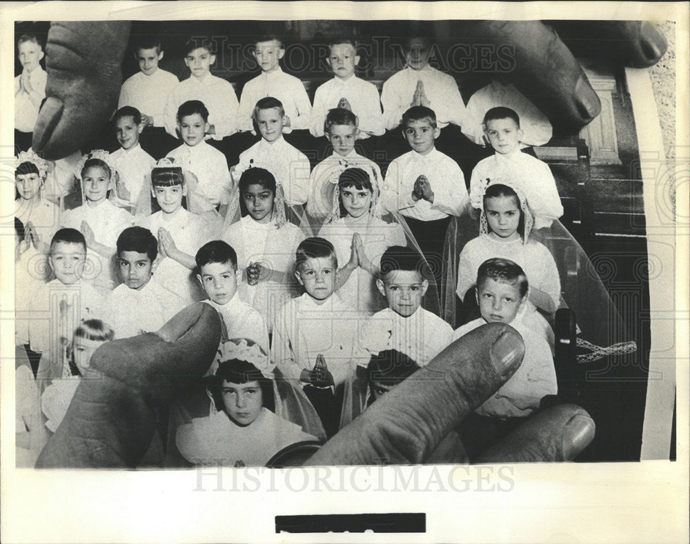 1964 Press Photo Cynthia McAuliffe and classmates - Historic Images
