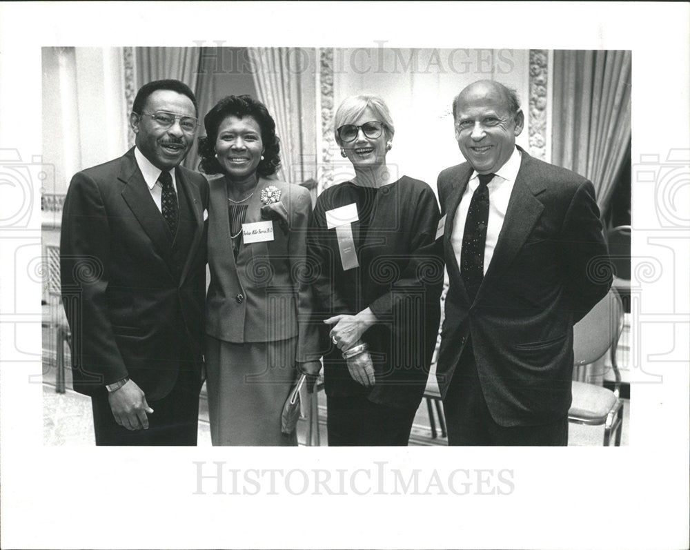 1992 Press Photo Roland and Berlean Burris, Jane and Bernie Sahlins - Historic Images