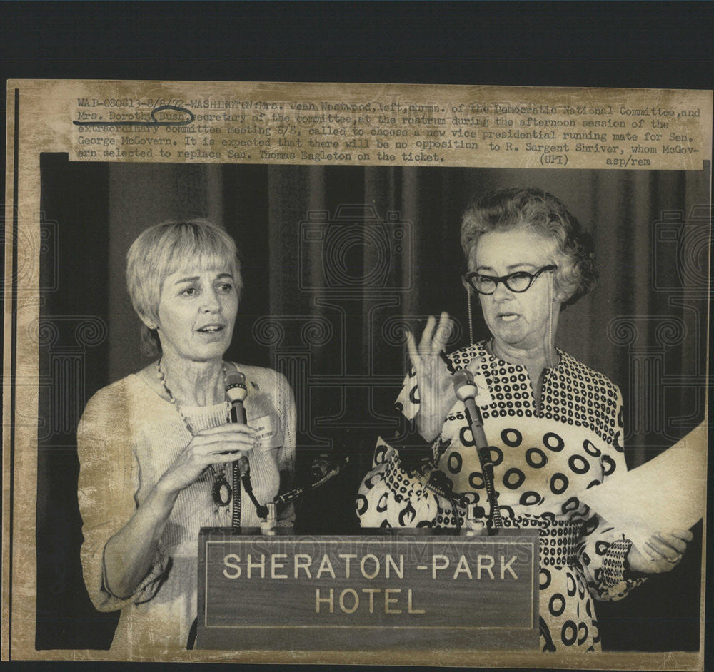 1971 Press Photo Mrs Jean Weatwood &amp; Mrs Dorothy Bush - Historic Images