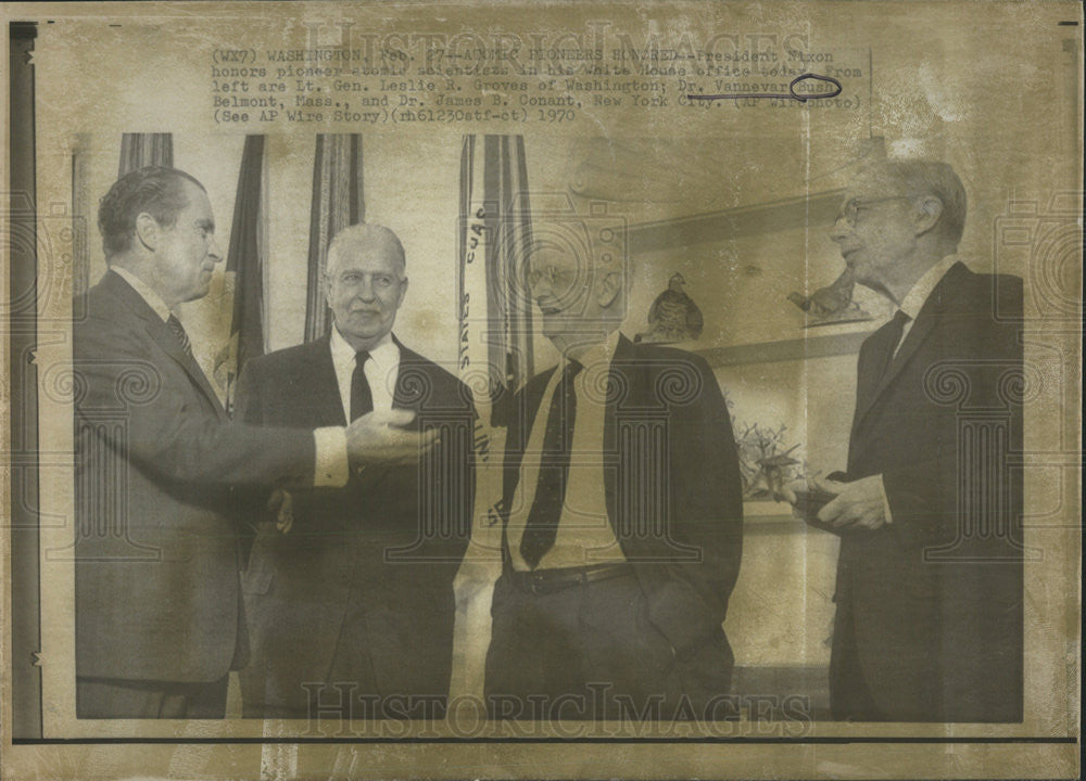 1970 Press Photo Pioneering Atomic Scientists Dr Vannevar Bush &amp; Others Honored - Historic Images