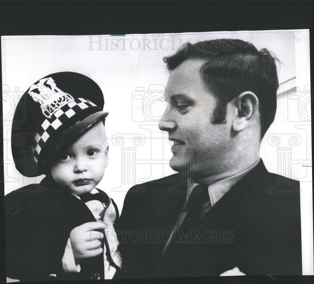 1971 Press Photo Jim Larson Chicago Police Officer - Historic Images