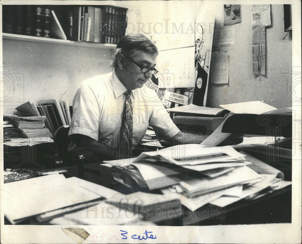 1972 Press Photo Daily News Columnist Don G Campbell - Historic Images