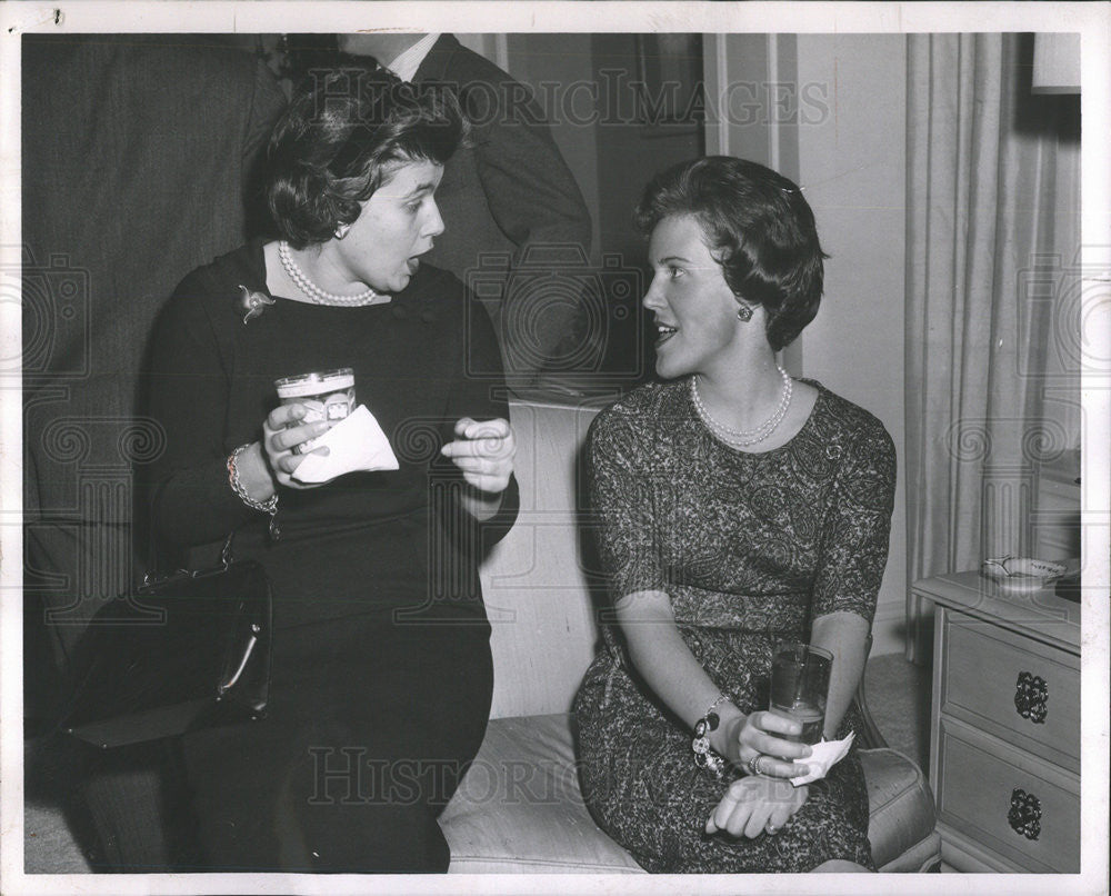 1963 Press Photo New Members Auxiliary Board Mrs. Louis E Laflin &amp; Karen Osborne - Historic Images