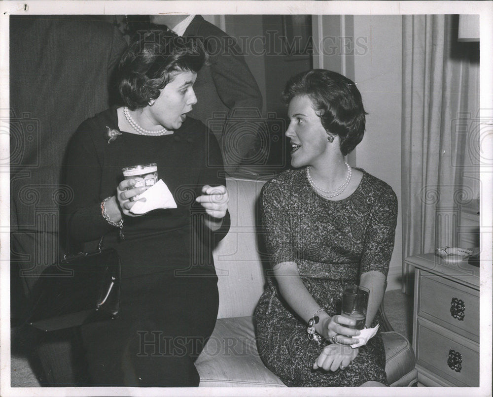 1963 Press Photo New Members Auxiliary Board Mrs. Louis E Laflin & Karen Osborne - Historic Images