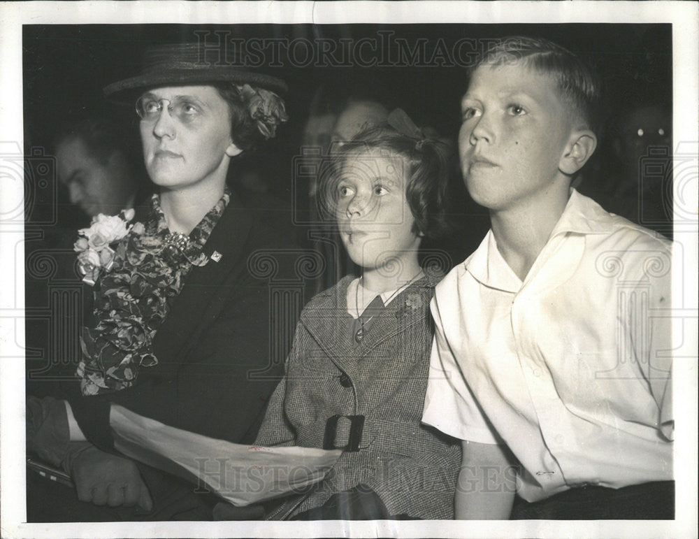 1938 Press Photo Mrs Philip La Follet, Wis.Gov.s wife and kids - Historic Images