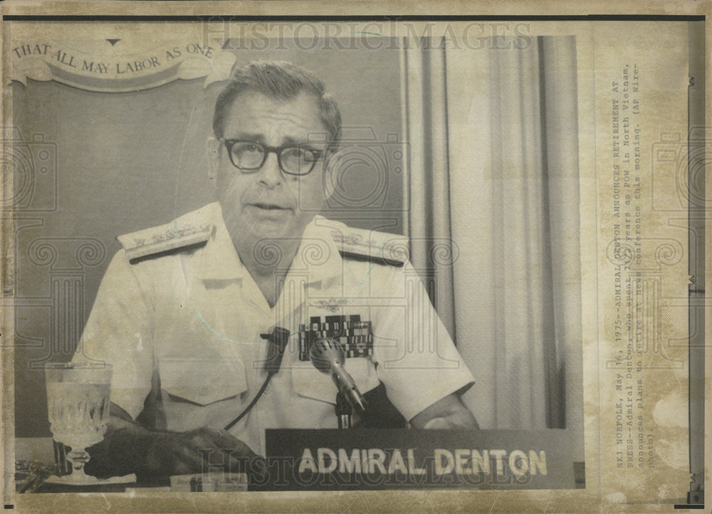 1975 Press Photo Admiral Denton POW North Vietnam - Historic Images