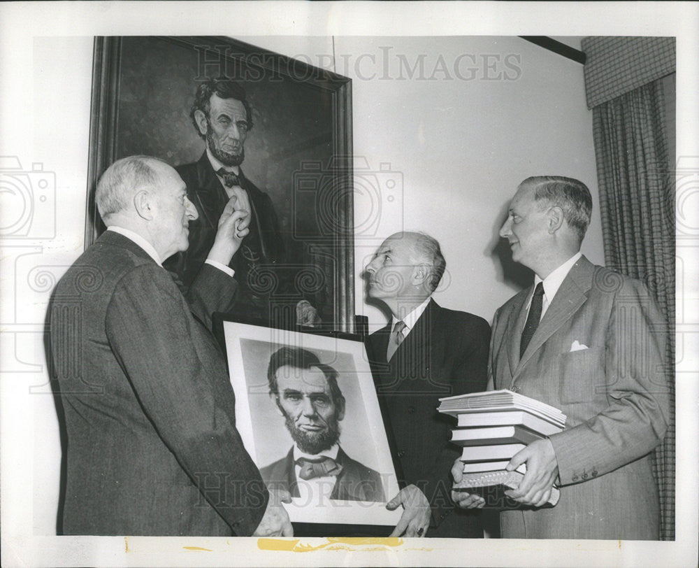 Press Photo Alfred Whital Stern Presents 1,000 Rare Volumes Lincoln Library - Historic Images