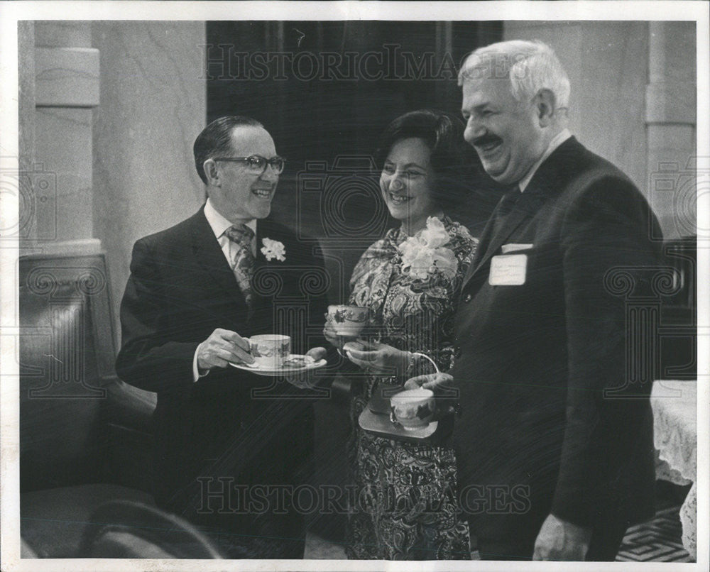 1970 Press Photo Dr. and Mrs. Alex Ladenson Ralph Newman Chicago Public Library - Historic Images