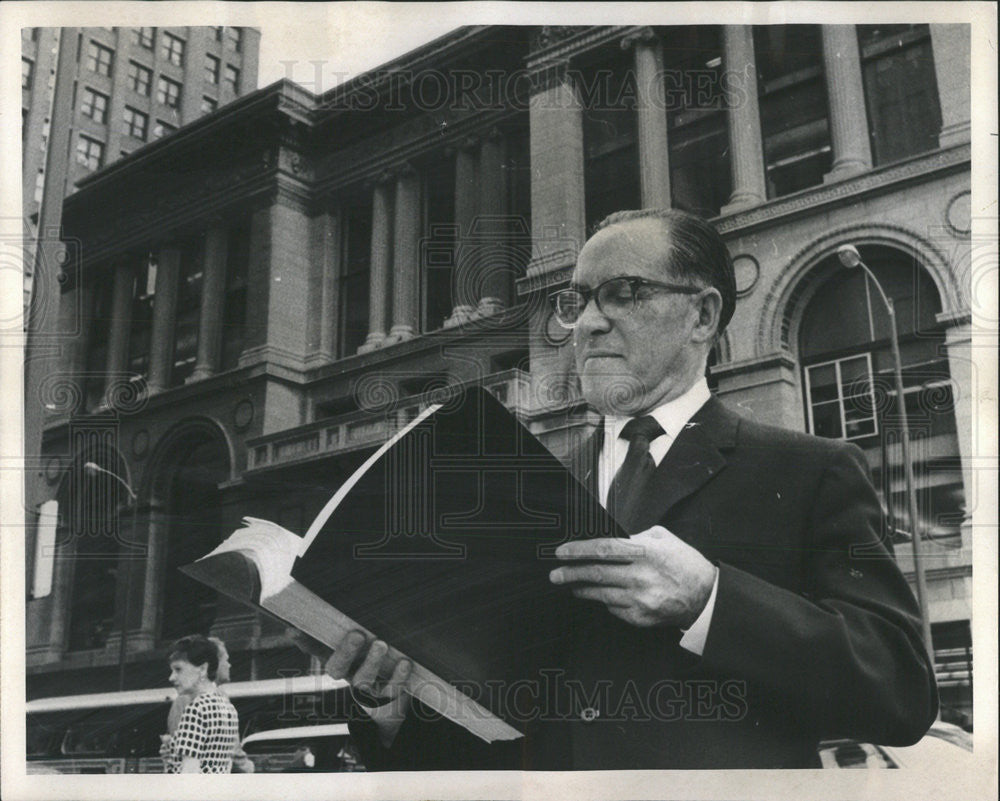 1969 Press Photo Chief Librarian Chicago Library Dr Alex Ladenson - Historic Images