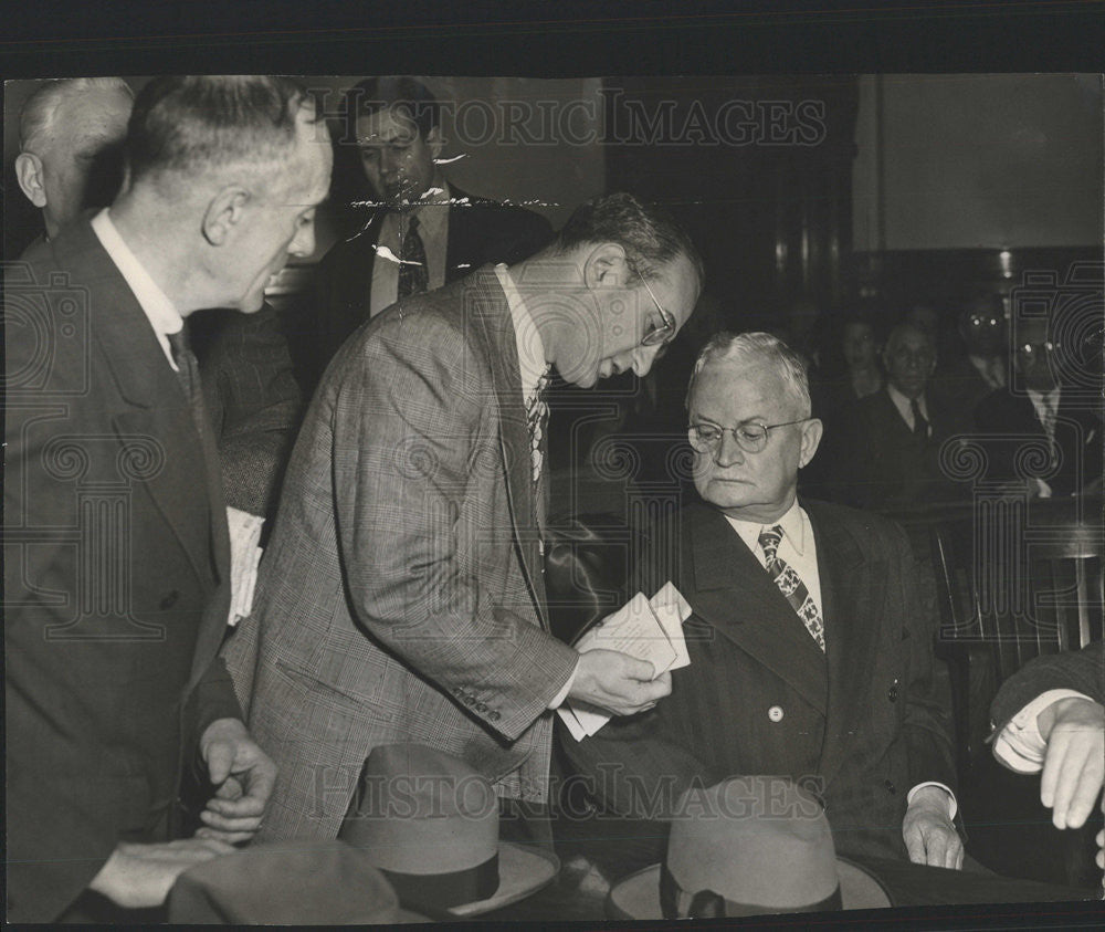 1946 Press Photo Charles W.Wrigley with Deputy Bailiff William Peller - Historic Images