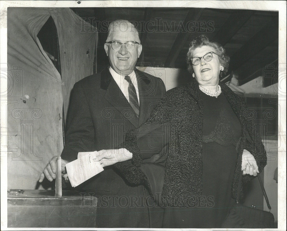 1958 Press Photo Warren Wright State treasurer wife Park Ridge - Historic Images