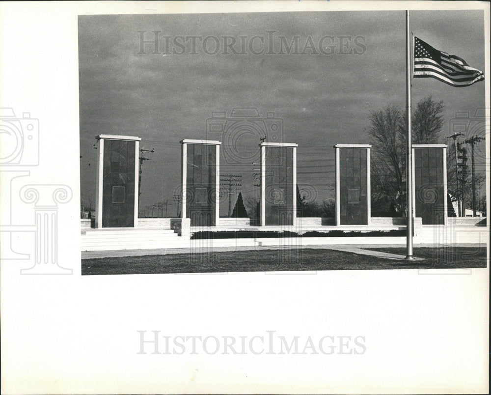 1969 Press Photo Dwight Eisenhower complex Memorial pylons front view flag - Historic Images