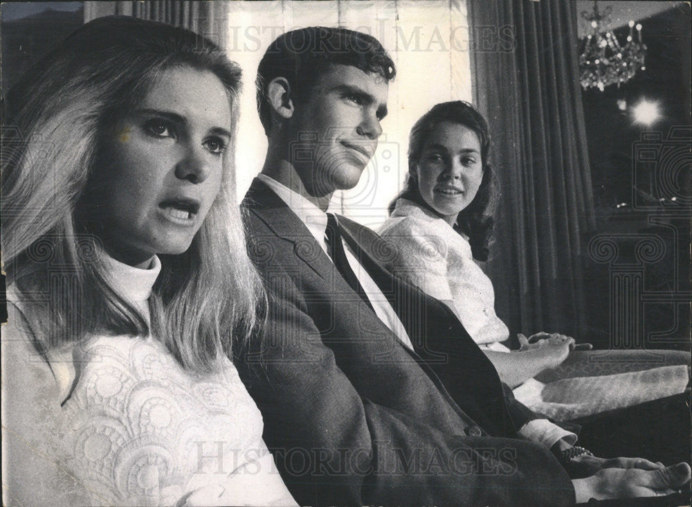 1968Press Photo Patricia Nixon, David Eisenhower, and Julie Nixon Sheraton hotel - Historic Images