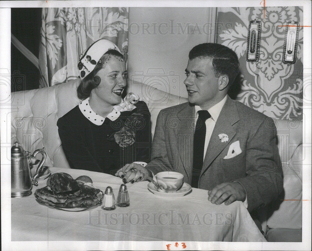 1950 Press Photo Joan Fitzgerald engagement with William La Vezzorio Mayfair - Historic Images