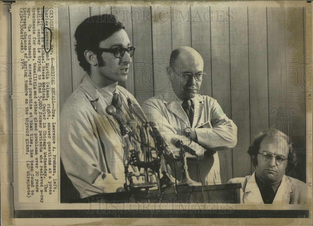 1974 Press Photo Frohman Lawrence Colman Answer Questions At Press Conference - Historic Images