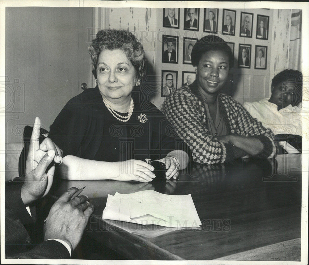 1966 Press Photo Mrs. Bessie Lawrence Chicago Illinois Educator - Historic Images