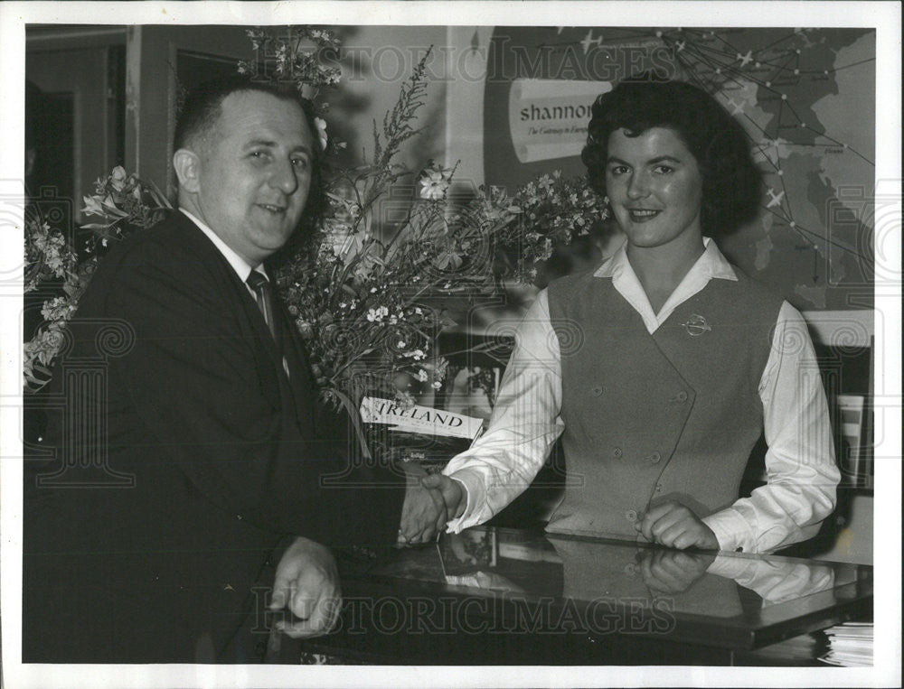 1959 Press Photo Mr Tom Lavin Chicago Shannon Travel Service Manager  Shamrock - Historic Images