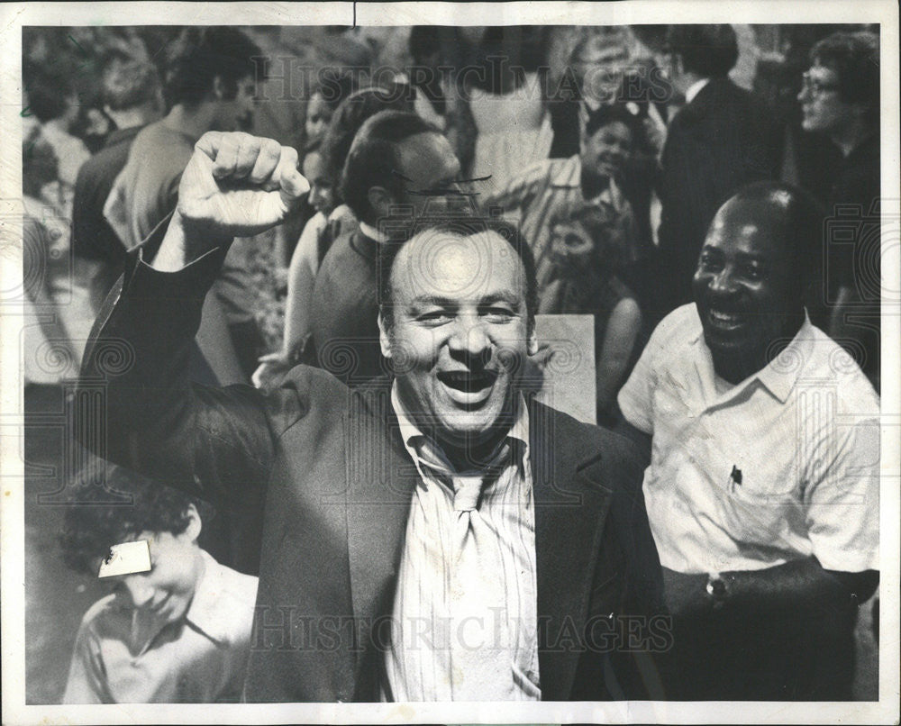 1972 Press Photo Richard A. Lawrence celebrates at Headquarters - Historic Images