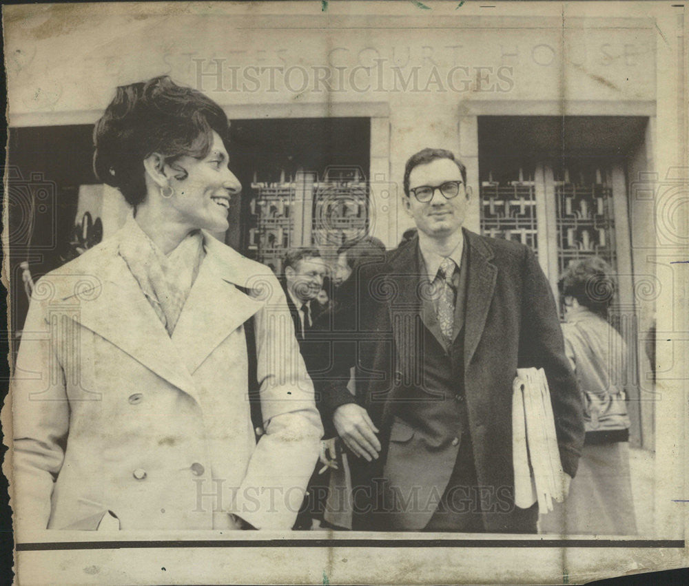 1972 Press Photo John Lawrence American Newspaper Columnist - Historic Images