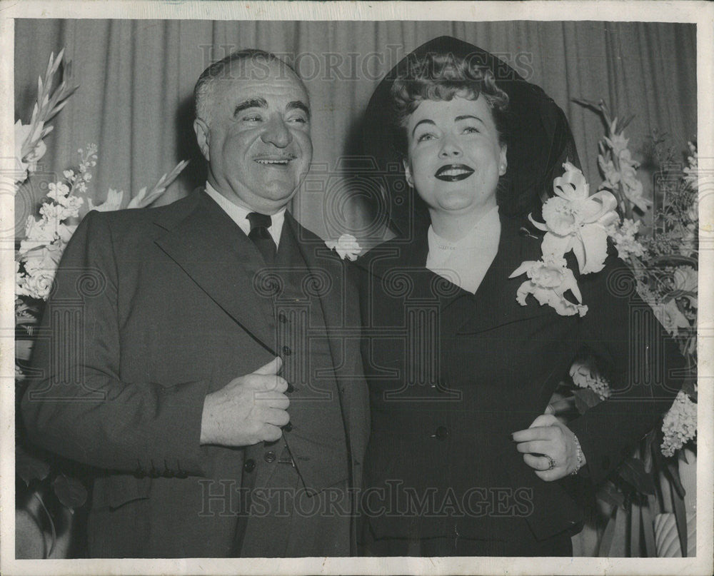 1948 Press Photo Wedding Of Ernest Byfield To Thomas At Ambassador West Hotel - Historic Images