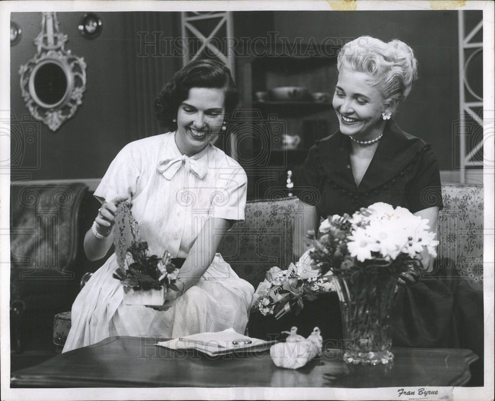 1955 Press Photo Virginia Butts Chicago City Television Personality - Historic Images