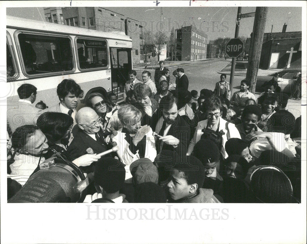 1980 Press Photo Jane Byrne Chicago Mayor Adderman Vito Marzullo tour - Historic Images