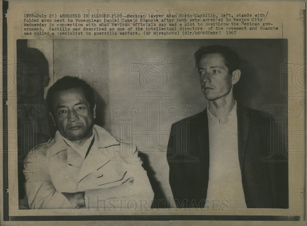 1967 Press Photo Adan Castillo Stands With Arms Nezt To Guanche After Arrest - Historic Images