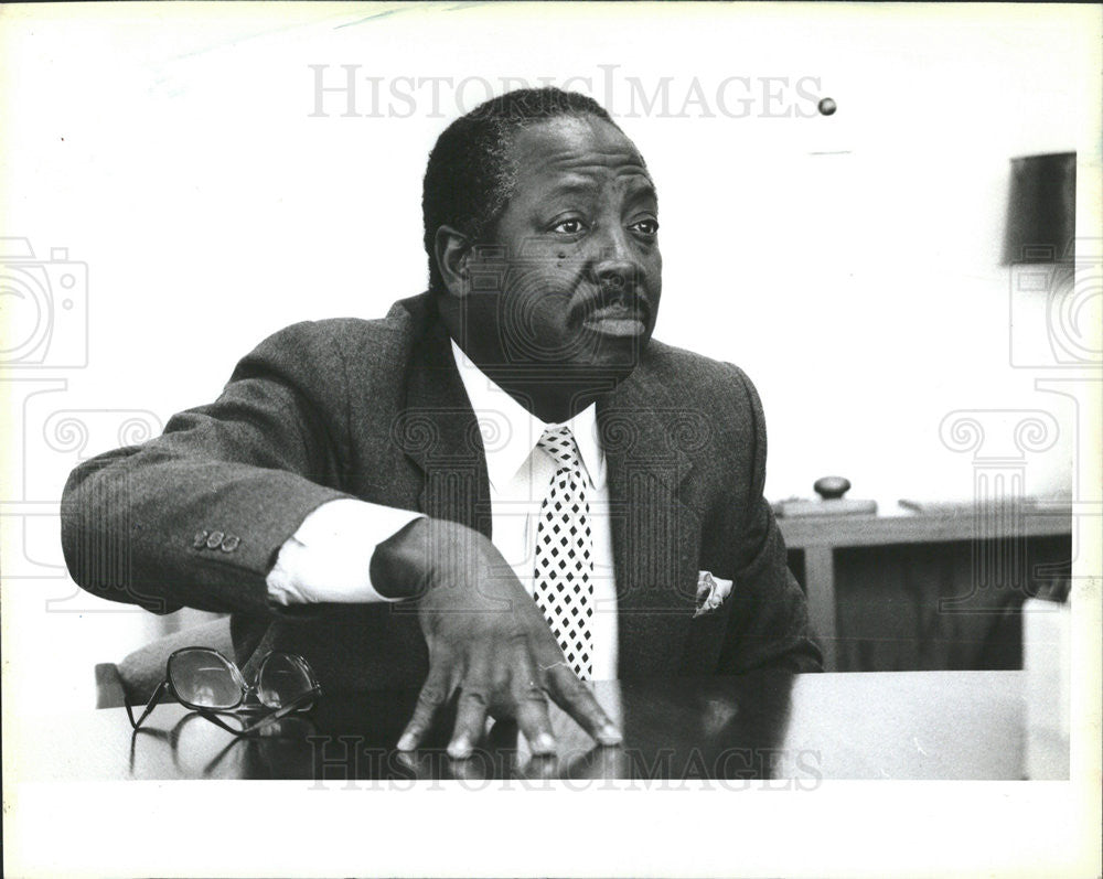 1986 Press Photo Chicago School Supt. Manford Byrd - Historic Images