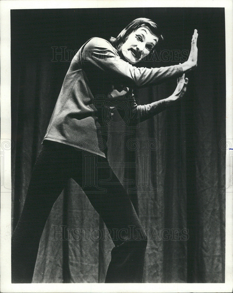 1975 Press Photo T. DANIEL MIME PERFORMER - Historic Images