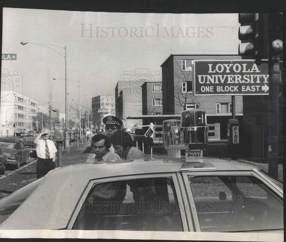 1974 Press Photo Peter Moxon from Loyola University taken into custody - Historic Images