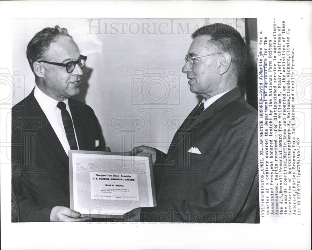 1963 Press Photo Ovid A Martin Associated Press Editor Agriculture - Historic Images