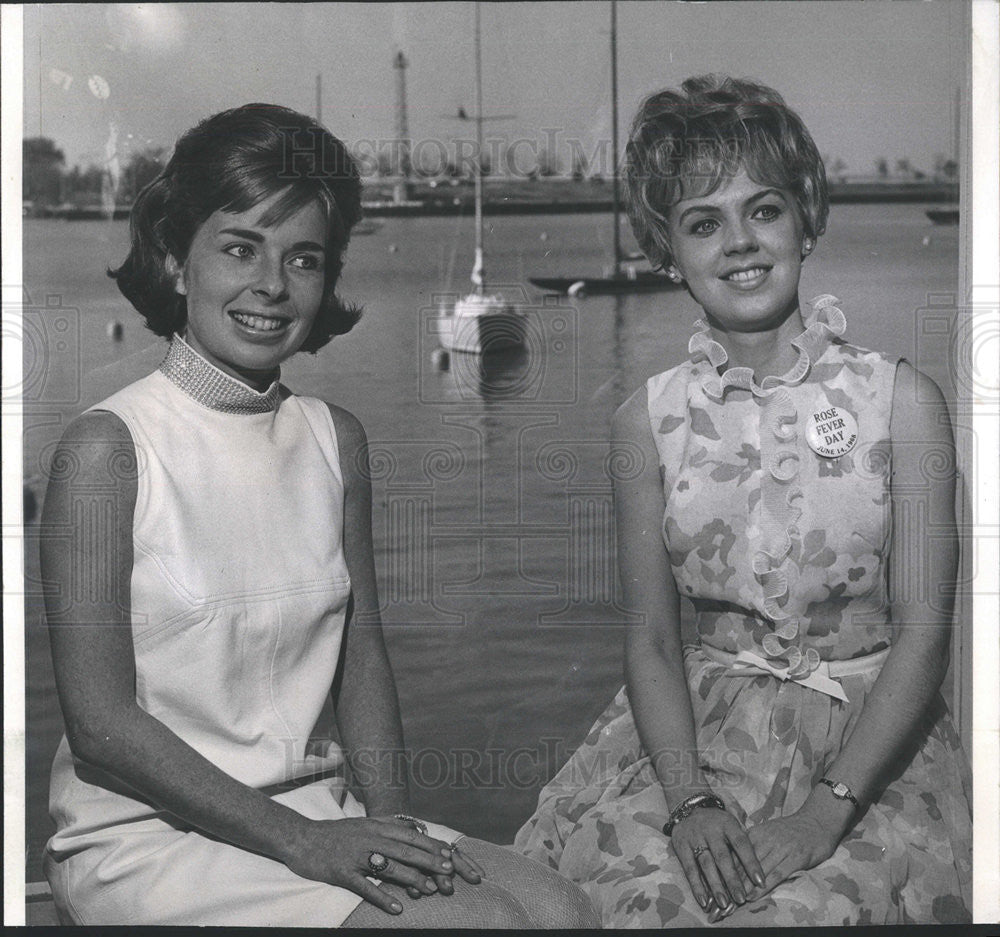 1968 Press Photo Mrs Roger Mohl &amp; Linda Soreson at the Chcago Yacht Club - Historic Images