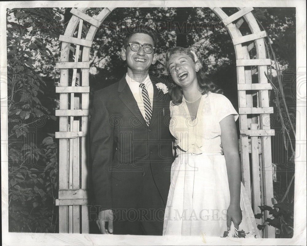 1958 Press Photo Peter Pflaum American Film Actor Wedding Celebration Chicago - Historic Images