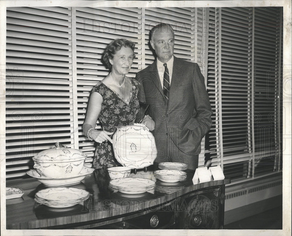 1955 Press Photo Lowestoft China Lake Forest Garden Club Show - Historic Images