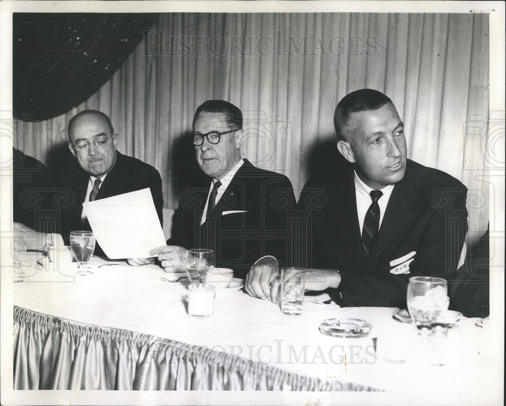 1961 Press Photo James E. Rutherford Chicago City Business Executive - Historic Images