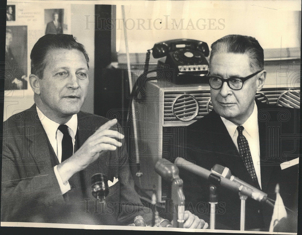 1964 Press Photo Governor Kerner Introduces James Rutherford As Campaign Mgn - Historic Images