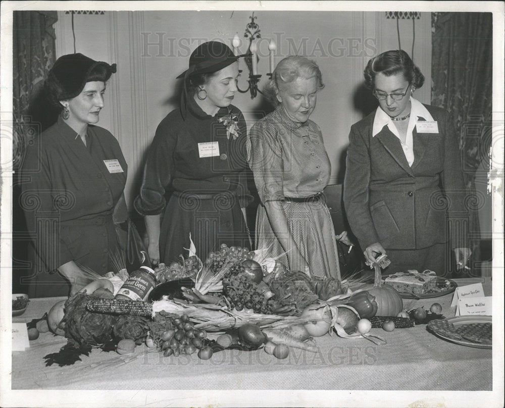 1953 Press Photo Clarice Rawlands Virgina Ray Mary Brown Anne Montomary Roanoke - Historic Images